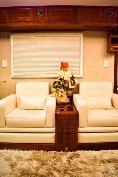 4fe0e44c-27db-4604-85df-64d6235d8ebb (Custom).jpg